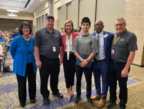 Photo of Governor Reynolds, Director Beth Townsend, Apprentices and Staff from the Quad Cities.