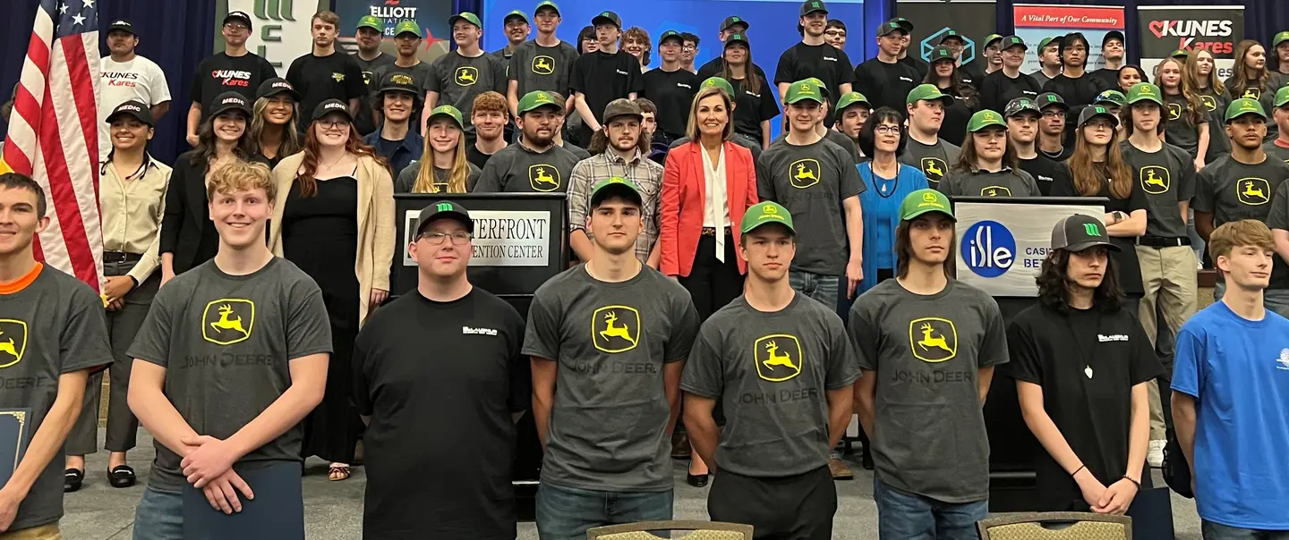 Governor Reynolds Signs Bill to Support Future Apprenticeships